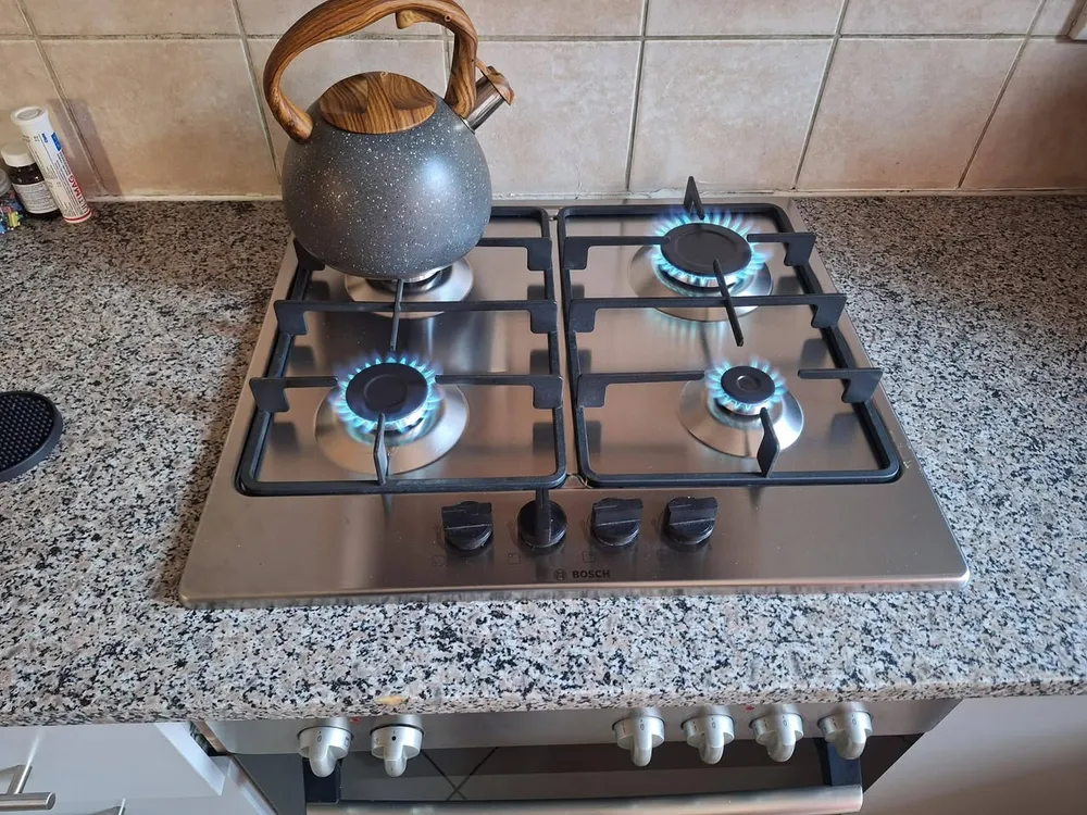 Gas hob cooktop with neat finish